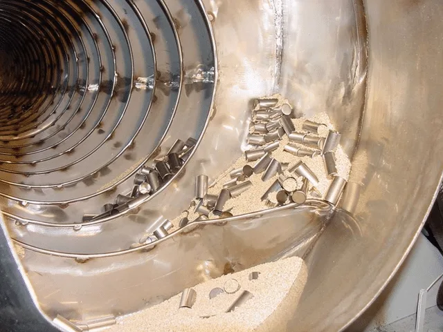 Metal parts inside a polishing drum